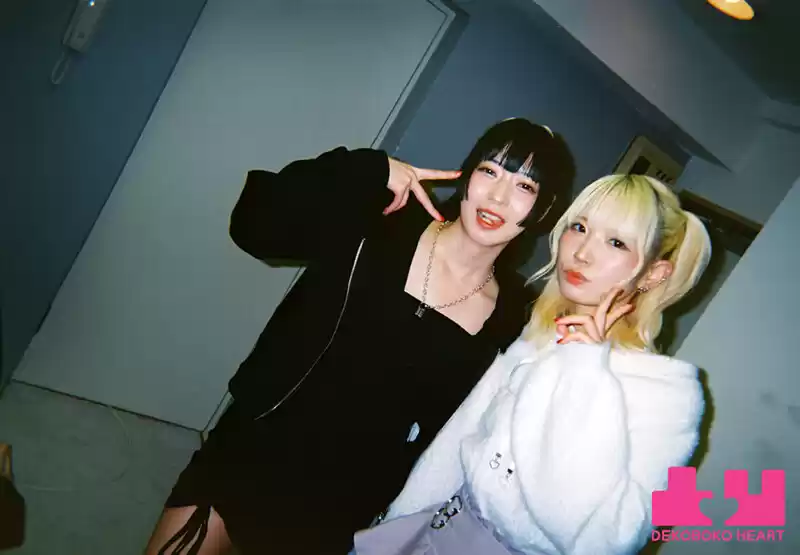 もっとお互いの事を知りたくて、プライベートも仲良しな2人が、ごはんを食べてシャワー浴びて朝までたくさんキスをしてまだ知らない‘好き’を知る1泊2日のお泊りデート 足立める・希咲那奈 (1boko00038) - 1boko00038jp-1