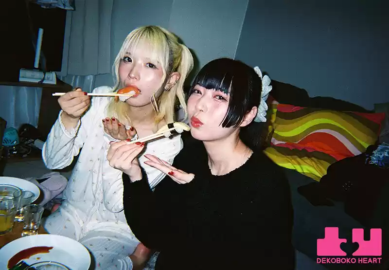 もっとお互いの事を知りたくて、プライベートも仲良しな2人が、ごはんを食べてシャワー浴びて朝までたくさんキスをしてまだ知らない‘好き’を知る1泊2日のお泊りデート 足立める・希咲那奈 (1boko00038) - 1boko00038jp-2