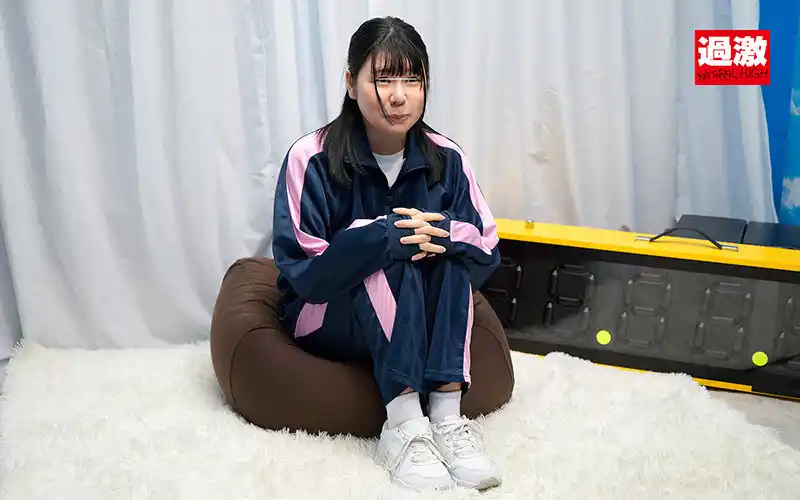 【陸上部りょうこちゃん】失禁マジックミラー号 股間直押し！スクワット‘電マ’カウンターで目指せ100プッシュ！快感に我慢できずガニ股でお漏らしイキしてしまう部活帰り女子○生 (1nhdtb95402) - 1nhdtb95402jp-2