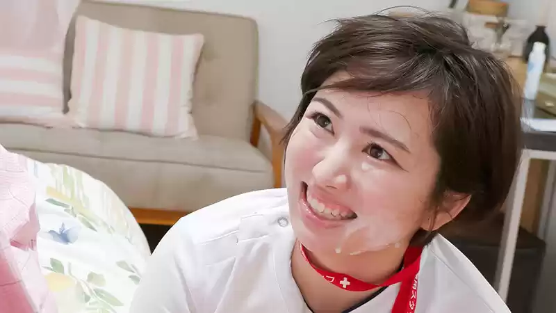 「医療従事者として私たちは、患者様の前では絶対に表情を崩しません」限界集落の病院を支える看護師の献身 訪問看護編 紫月さん看護師歴1年目 (1sgki00037c) - 1sgki00037cjp-6