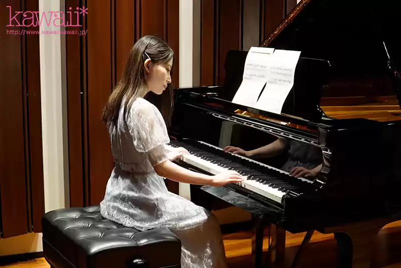 九州の某私立中等部 現役音楽教師 茅野華 AV DEBUT 生徒の皆さん音楽室で大人しい先生はこんなにもエッチです。 (cawd00793) - cawd00793jp-2