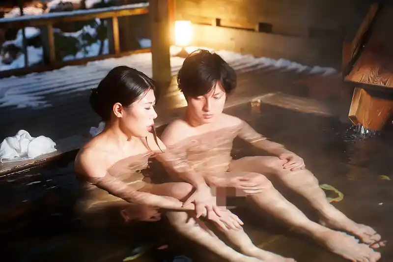 まだまだイケてる美人で艶っぽい母さんと混浴風呂で二人きり…二人きりで入った混浴風呂で見た母の裸体がとてもエロくて、我慢していた母への思いが爆発してしまい無我夢中で母の乳房にしゃぶりついた温泉旅行の思い出 (gigl00737) - gigl00737jp-13