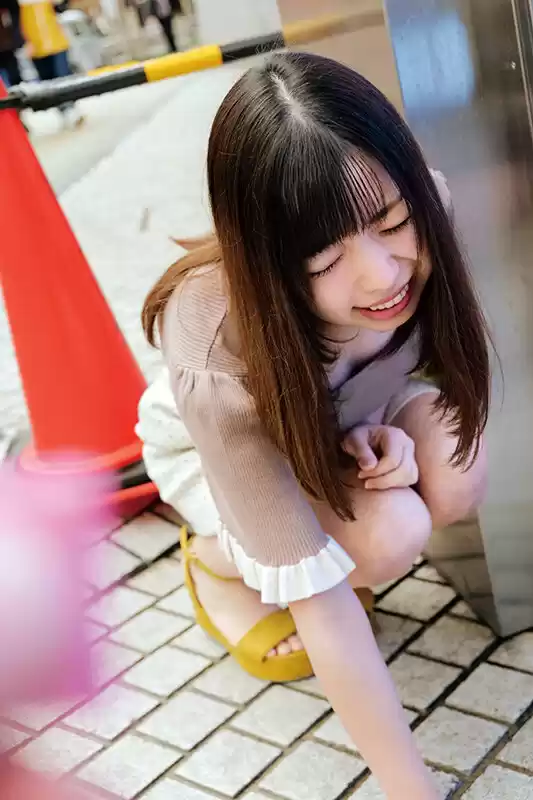 素人美少女とリモコンバイブお散歩 6 ーSBY＆SGN区編ー「もう我慢できません…//」人混みの中ビクビク震えてイキまくってしまう女子たち！人生初の羞恥プレイでまさかのエロスイッチオン！車移動中も大胆カーオナニー！最後は近くのスタジオで心行くまで生セックス！ (h_1324skmj00319) - h_1324skmj00319jp-1