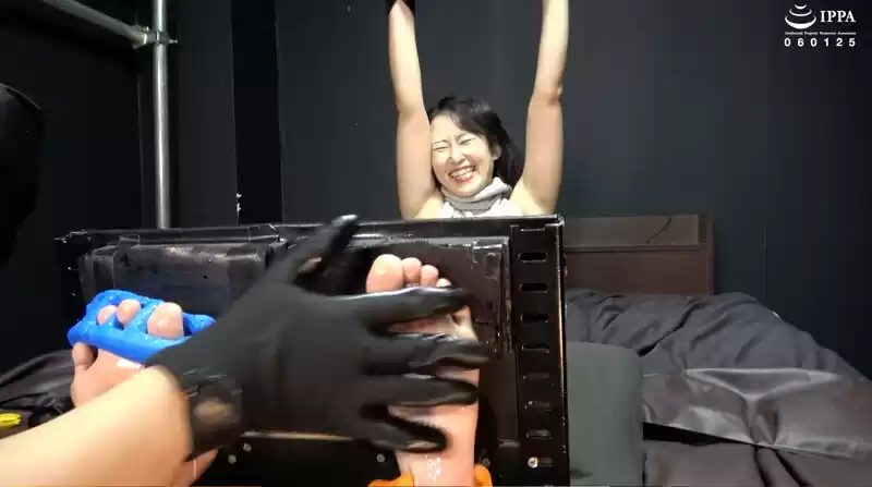 「足枷くすぐりで過去イチ反り返ってくすぐったがるほたるさん！」わかしラボ WAKA-065 海埜ほたる 3 (h_1416ad01825) - h_1416ad01825jp-8
