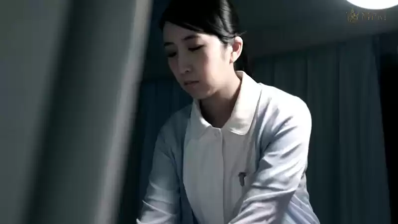 深夜の病室で喘ぎ声を必死に堪えながら悶絶イキの人妻看護師がおかしくなるほどの絶頂交尾！ (h_1724m913g00001) - h_1724m913g00001jp-1
