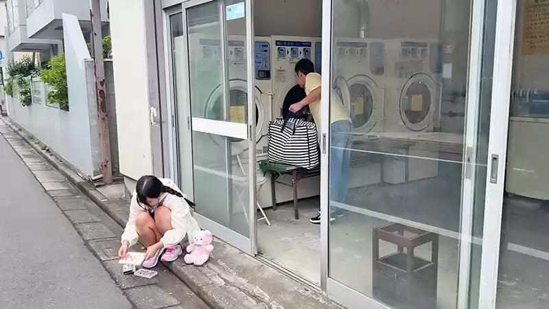 ちいさなおしり コインランドリ―の放置子はアナルを電動ディルドでガン掘りされ巨穴ブチ壊し貫通中出しヤり捨て！ 生田りん (h_491fsbk00006) - h_491fsbk00006jp-1