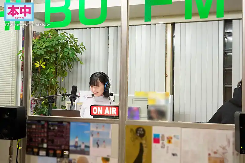 MCボイスと喘ぎ声どちらがお好きですか？顔出しNGだった隠れ美少女な地方局ラジオMCが中出しOKした日 この声聞いたことある！新人 愛葉陽葵 AVデビュー (hmn00580) - hmn00580jp-2