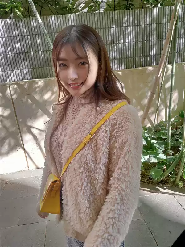 【VR】「1cmだけでいいから…1回挿れて…お願い！」童貞のボクに【神展開！】ヤリたいアピールに押し負けて初体験を奪われたらボクのリビドーが覚醒！Gカップの極上柔乳と生マ○コのヌルヌル感触に興奮して怒涛の【中出し6発・顔射】【ラッキースケベVR！！】 伊南えりか (kiwvr00347) - kiwvr00347jp-2