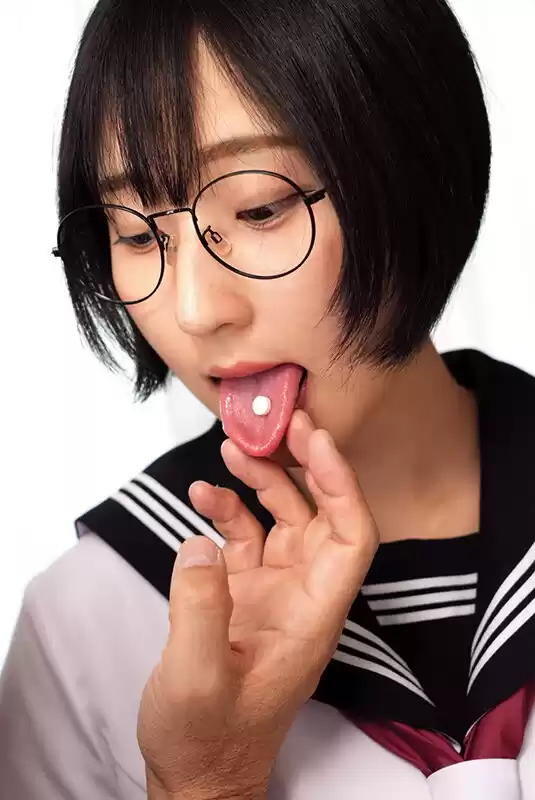 メガネを掛けた無垢な子に変態わいせつ行為をしたら…興味津々で欲しがり顔…初体験の生チ●コの感触に「本物は初めてです。」と懐き、トロけた顔で崩壊絶頂する地味カワで巨乳のパイパン●学生るか 糸井瑠花 (suji00305) - suji00305jp-15